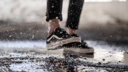 Осенью часто промокают ноги