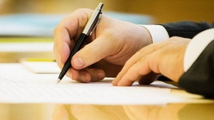 Порошенко подписал закон о ратификации Финансового соглашения с ЕИБ 