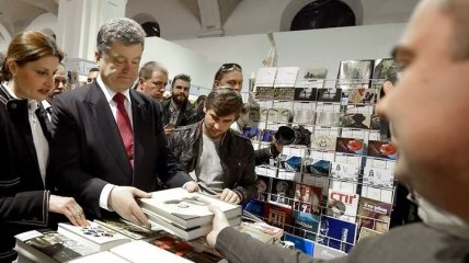 Президент с супругой посетили "Книжный Арсенал"