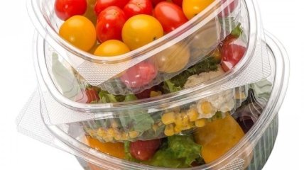 Ученые выяснили, чем опасны салаты из пластиковых упаковок 