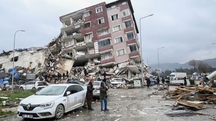 Турции недавние землетрясения принесли немало разрушений и потерь