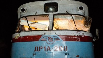 В Бердичеве ВАЗ врезался в поезд, погиб водитель авто