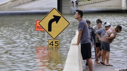 В Техасе сбросят воду из водохранилищ для снижения риска затопления Хьюстона