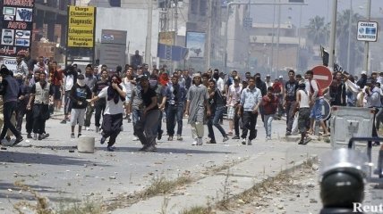 В результате беспорядков в Тунисе ранены 14 человек
