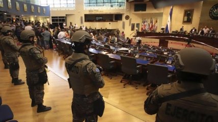 Здания парламента Сальвадоре было взято под контроль силовиками, причины уже ясны