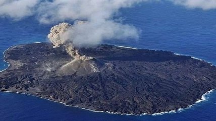 Вследствие извержения вулкана в Японии начал активно "расти" остров
