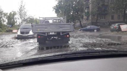Маленькая Венеция: первый летний дождь устроил потоп  в Днепре (фото, видео) 