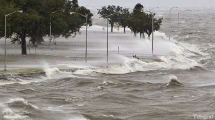 Отец и сын спасли 120 человек во время урагана в США
