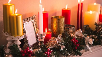 Свечи горят в праздник