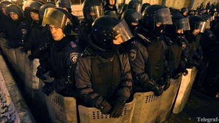 Активисты взяли в плен работников "Беркута"