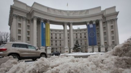МИД Украины: В апреле будет упрощен визовый режим для иностранцев