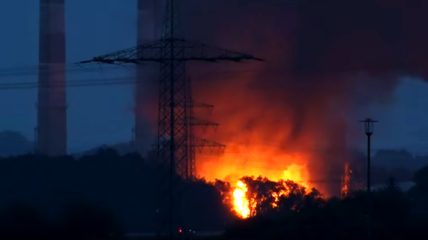 В Баварии горит нефтезавод, есть пострадавшие (Видео)
