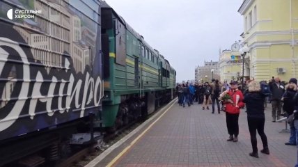 Потяг или поїзд, как правильно говорить