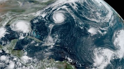 Вслед за "Лорой": новый ураган движется к юго-восточному побережью США