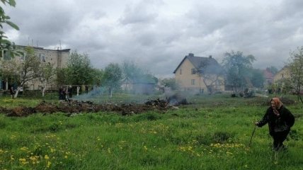 В Беларуси учебный военный самолет рухнул прямо на жилой дом: судьба летчиков печальна (фото и видео)
