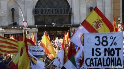 В Барселоне проходят митинги за единство Испании