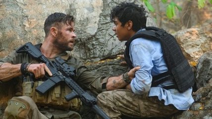 Netflix представил дебютный трейлер боевика с Крисом Хемсвортом (Видео)