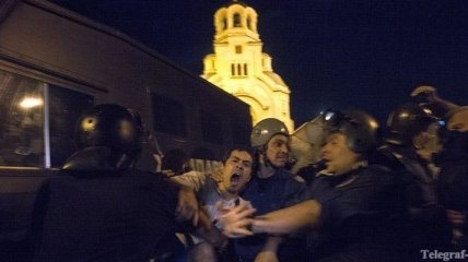 В Софии полиция разогнала демонстрантов от здания парламента