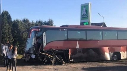Смертельное ДТП на Львовщине: легковушка столкнулась с туристическим автобусом