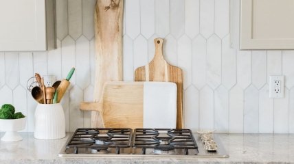 Чистка кухонной деревянной доски