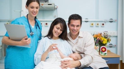 Время родов: роль акушерки и врача
