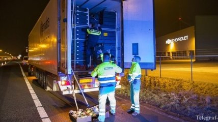 В Нидерландах в грузовике-холодильнике были найдены мигранты