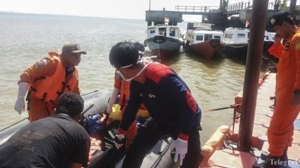 В море возле Малайзии перевернулась лодка, 13 человек пропали без вести