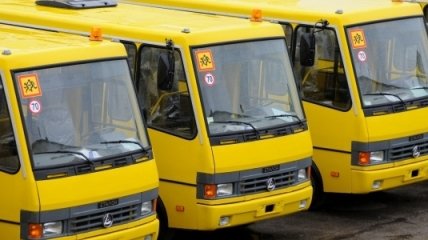 Львовской области подарили 26 школьных автобусов