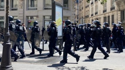 У Парижі затримали понад 90 демонстрантів за порушення карантину