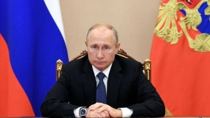 Двойник себя выдал: в сети объяснили "загадочную историю" с рукой Путина