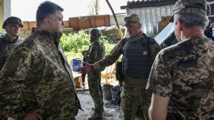 Президент повысил боеготовность войск на границе с Крымом
