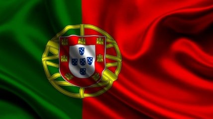 В Португалии однополым парам разрешили усыновлять детей