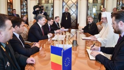 Порошенко: Для румынских украинцев службы в церквях будут на родном языке
