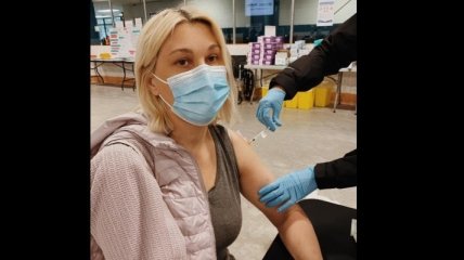 Украинка привилась от коронавируса препаратом Pfizer и рассказала о последствиях