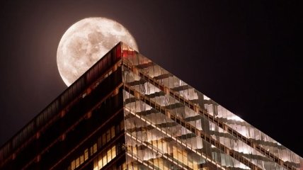Человечество ожидает красивое лунное зрелище - суперлуние