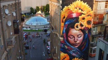 Известный художник из Коста-Рики создал мурал в Киеве
