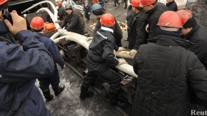 В результате выброса газа на шахте в Китае погиб 21 рабочий