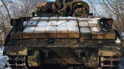 БМП Bradley 47-ї окремої механізованої бригади на Авдіївському напрямку на Донеччині. Січень 2024