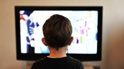 Дети и телевизор: сколько можно смотреть малышу в "голубой экран"