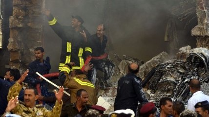 Военный самолет упал в жилом квартале Йемена, 12 человек погибли