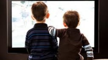 Сбросить лишний вес детям мешают телевизор и компьютер