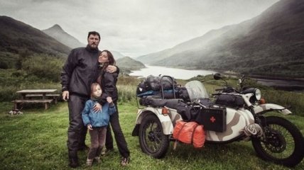 Увлекательное путешествие: семья объехала всю Европу на мотоцикле (Фото)