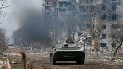 российский танк в украинском городе