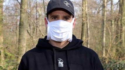 Екс-четверта "ракетка" світу почав виробляти захисні маски