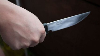 "Будешь писать кровью": во Львовской области учитель угрожала ребенку ножом и заставила съесть бумажный самолет (видео)