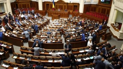 Верховная Рада во вторник попытается увеличить зарплату спикера и депутатов