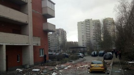 В жилом доме Санкт-Петербурга прогремел взрыв: появились фото и видео