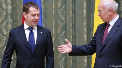 Азаров и Медведев поговорили о газе и утилизации авто 