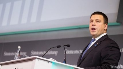 Премьер Эстонии проведет переговоры о сохранении правительства