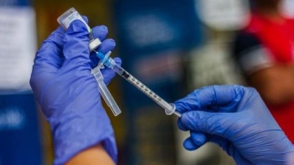 Украина рассчитывает получить британскую вакцину от COVID-19